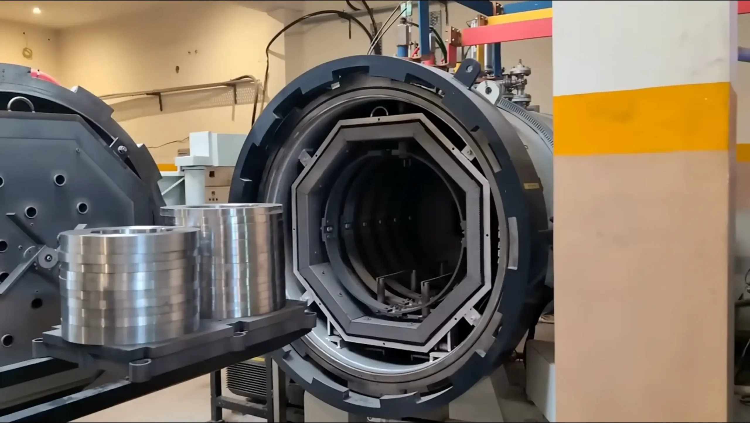 Vacuum hardening process for precision slitter knives and industrial blades