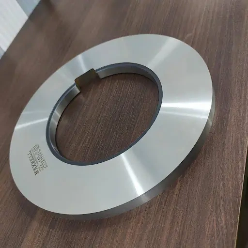 Lapped Maxwell rotary slitter knife 255 x 140 x 3.5 mm showing mirror finish face and laser-marked size