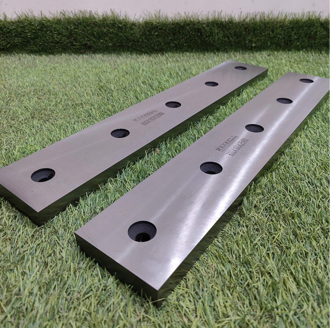 Shear blade anatomy diagram showing length, width, thickness, bevel angle and clearance